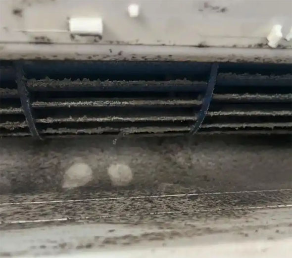 福绵空调吹的风有股烧焦味是怎么回事